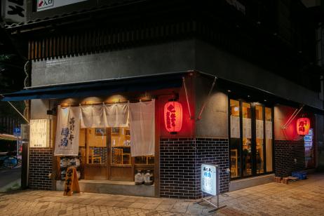 寿司と串と樽酒